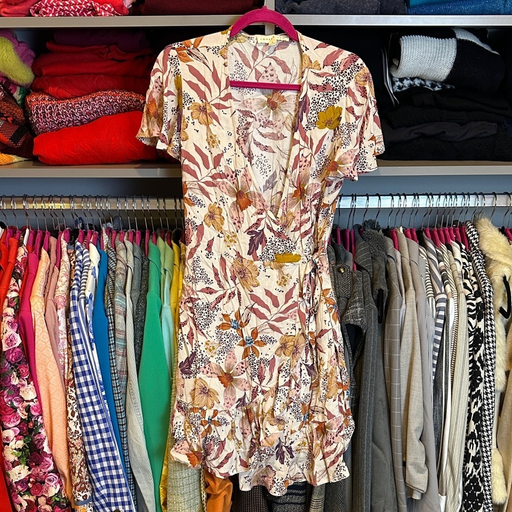 Love Stitch cream/pink floral short sleeve v neck lined wrap dress size S